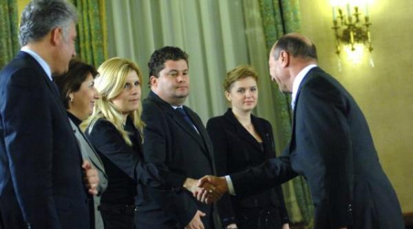 traian basescu miori a videanu so ia lui adriean videanu a mers la vila lac 3 foto