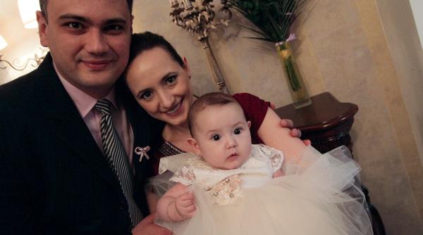 jurnalistul marius dobrescu i so ia sa i au botezat feti a