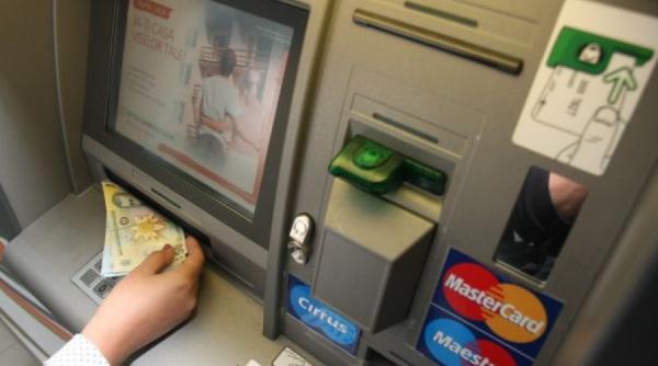 slatina un barbat s a trezit fara bani in cont angajatul unei banci acuzat de furt