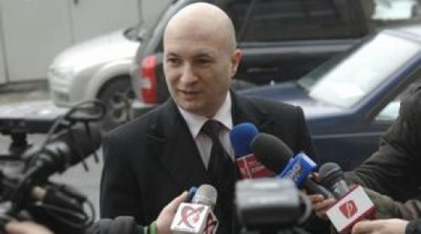 codrin tefanescu intrebare publica pentru elena udrea