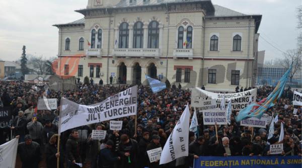 complexul energetic oltenia miting de protest s a cerut demisia conducerii