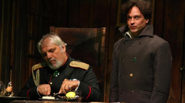 lovitura in teatru o piesa a prezis cutremurul din politica i arestarile