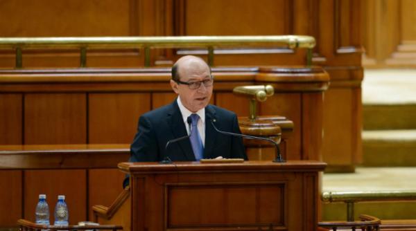 lucian bolca despre traian basescu e disperat a ie it sa transmita un mesaj parlamentului exclusiv