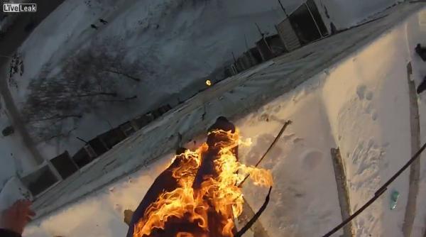 un rus i a dat foc i a sarit de pe bloc finalul este incredibil