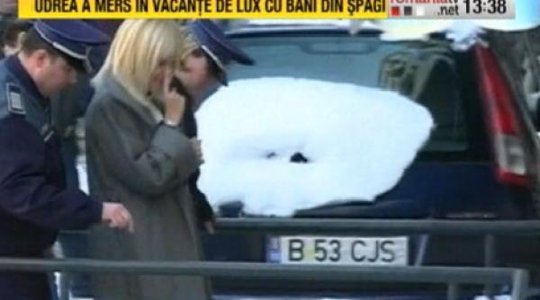 udrea a facut semnul cu degetul la nas i in catu e