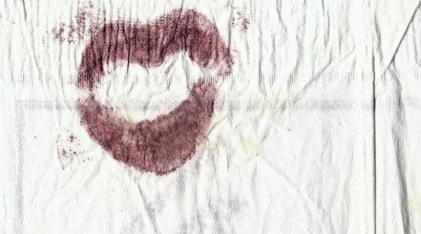 un erve el cu amprenta buzelor fostei doamne de fier margaret thatcher pus in vanzare