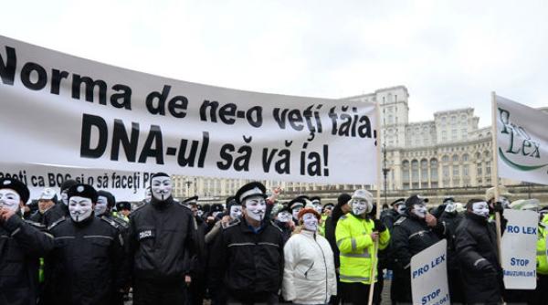protest in piata constitutiei sute de poli i ti locali impotriva reducerii aloca iei de hrana