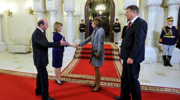 klaus iohannis replica lui traian basescu ironie de la pre edinte la fost pre edinte
