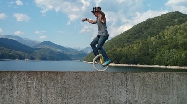 faviu cernescu romanul care sfideaza moartea a cucerit presa britanica video