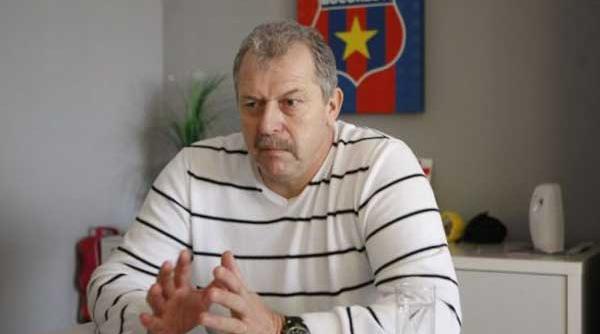 helmuth duckadam la steaua   rapid  cu vechea sigla pe geaca  prc c8prc 98i eu fac parte de acolo