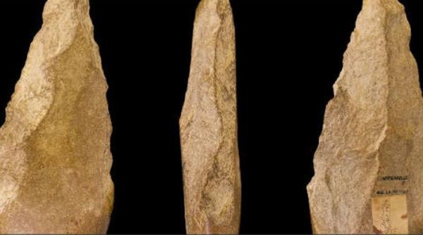 cum isi faceau oamenii preistorici uneltele