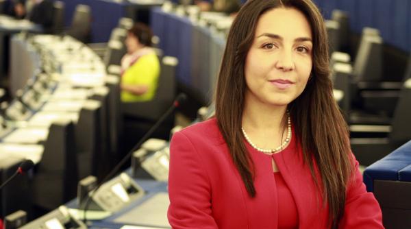 claudia apardel problema discriminarii romanilor pe masa lui jean claude juncker