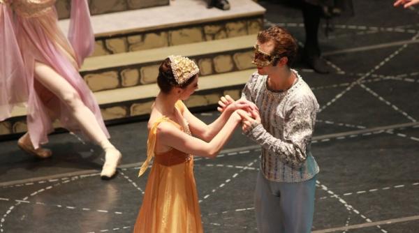 romeo i julieta cadoul de mar i or al primariei sectorului 3 la sala palatului