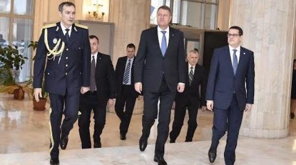 klaus iohannis eduard hellvig serviciile de informa ii au misiunea de a apara democra ia