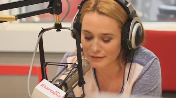 andreea esca a teptata dezbracata la radio