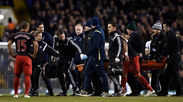 batefimi gomis a le inat pe teren in timpul meciului tottenham swansea 3 2 nu e prima data cand pa e te asta