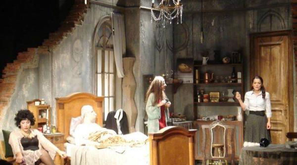 peretele o bucurie de spectacol in care actorii joaca i canta