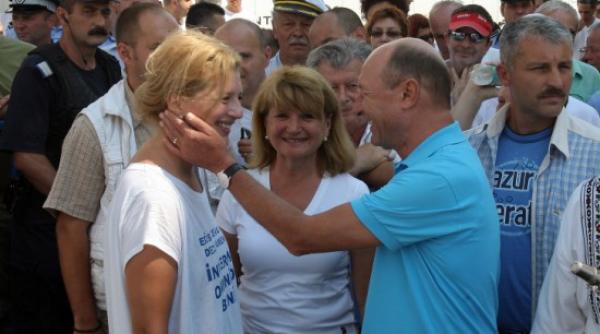 sechestru la nana ioana basescu il contesta traian basescu ar fi incercat sa i vanda mo ia