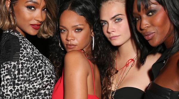naomi campbell si cara delevigne s au batut in public