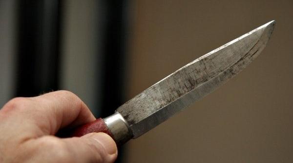 un paznic i a infipt un cu it in piept