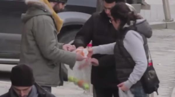 gestul emo ionant pe care un cartier intreg l a facut pentru un surdomut video