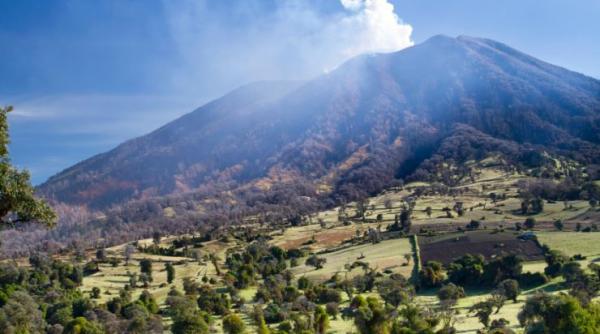 vulcanul turrialba din costa rica a erupt aeroportul san jose inchis