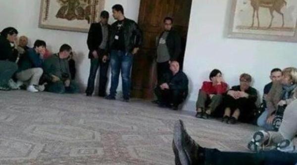 atac terorist in tunisia 19 persoane au murit dintre care 17 turi ti