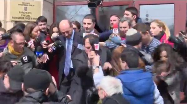 traian basescu la parchetul general un spp ist a imbrancit o pe jurnalista antena 3 ana maria roman