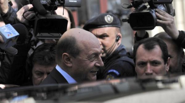 victor ponta traian basescu du manul nostru al romaniei ma bucur de raul lui nu l consider exact un om