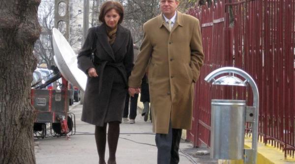 klaus i carmen iohannis la dineul oficial de la castelul pele organizat de familia regala