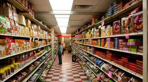 romani i italieni rani i intr un jaf armat la un supermarket italia