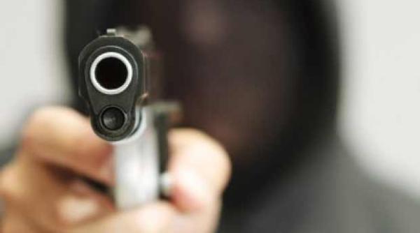 doi romani si opt italieni raniti intr un jaf armat in italia