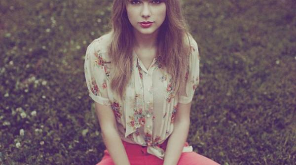 versurile pieselor lui taylor swift date exemplu negativ