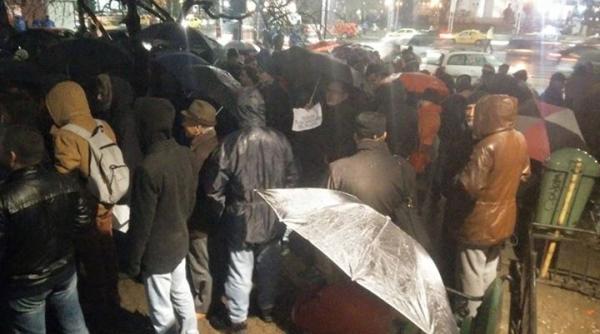 protest pia a universita ii imunitate parlamentara ploaia a inut oamenii in casa