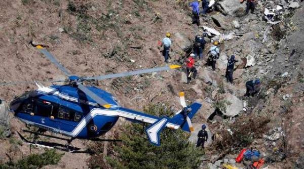 accident aviatic in fran a deschide naibii u a a strigat comandantul la copilot