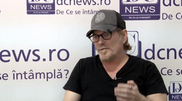 interviu cu regizorul mick davis in romania salariul minim este incredibil de mic