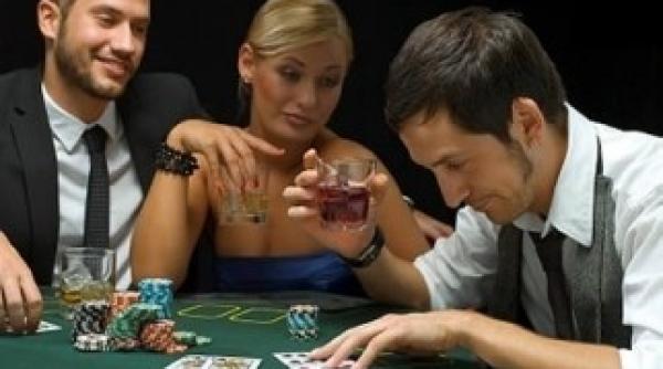 bancul zilei so ul vine acasa dupa o noapte de poker cu prietenii