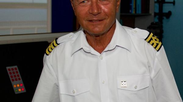 traian basescu pe facebook zi klaus iohannis care dintre noi este mai postac