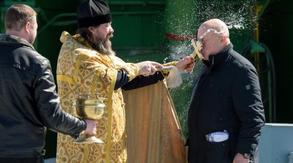 rusia imagini senza ionale cu preo ii bisericii ortodoxe pe cosmodromul din baikonur