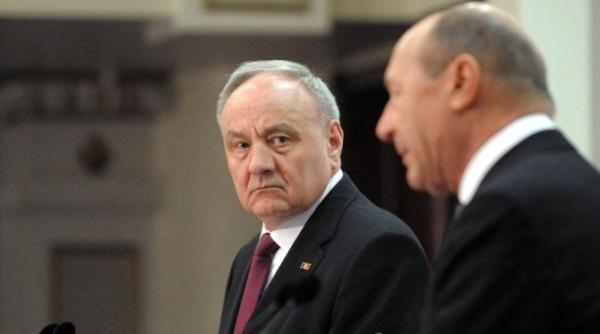 traian basescu eugen tomac fotografie din chi inau la pas cu pre edintele meu