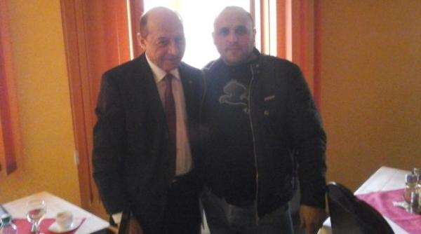 traian basescu intr o fotgrafie in drum spre republica moldova