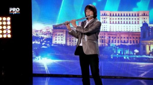 romanii au talent 2015 cosmin cioca pu tiul minune cu mari anse de finalist combina ie beatbox cu flaut tradi ional video