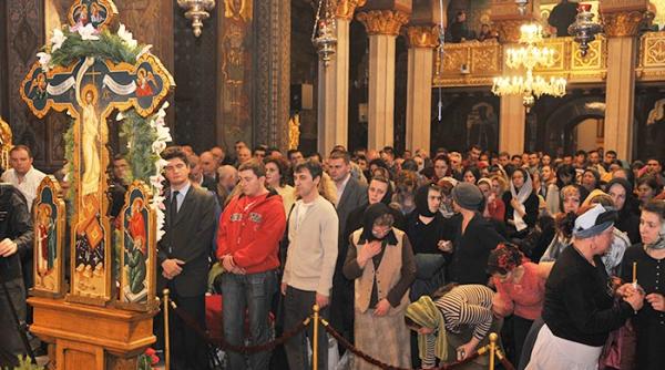 saptamana patimilor vezi ce slujbe se tin in fiecare seara si ce poti face in gospodarie in saptamana mare