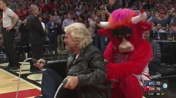 imagini senza ionale cu miliardarul richard branson pe post de bila umana