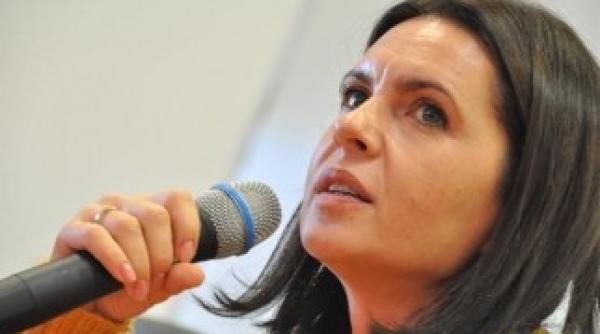 adriana saftoiu despre basescu e ca in bancul cu blondele