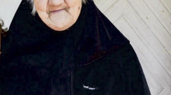 biserica ortodoxa romana in doliu maica serafima de la manastirea razboieni a murit