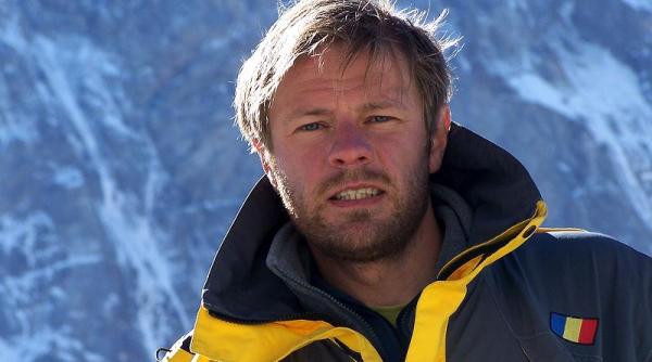 inca doi alpini ti romani au reu it sa scape din avalan a de pe everest