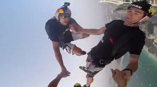 co mar pentru unii spectacol pentru al ii videoasalt cu para uta de pe turnul princess din dubai co mar pentru unii spectacol i adrenalina pentru al ii video