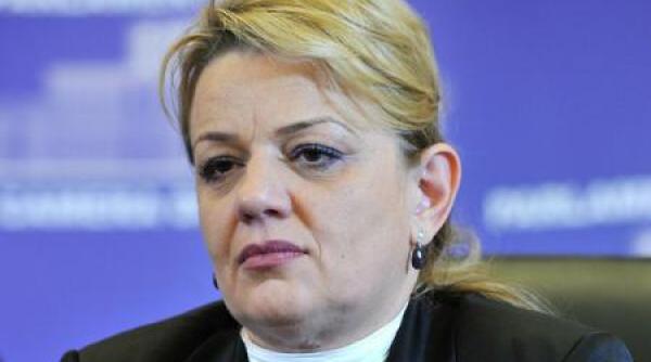 simona man a fost retrasa de la efia ant