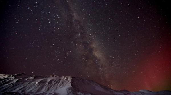 vasta retea de ape sarate descoperita sub stratul de gheata din antarctica